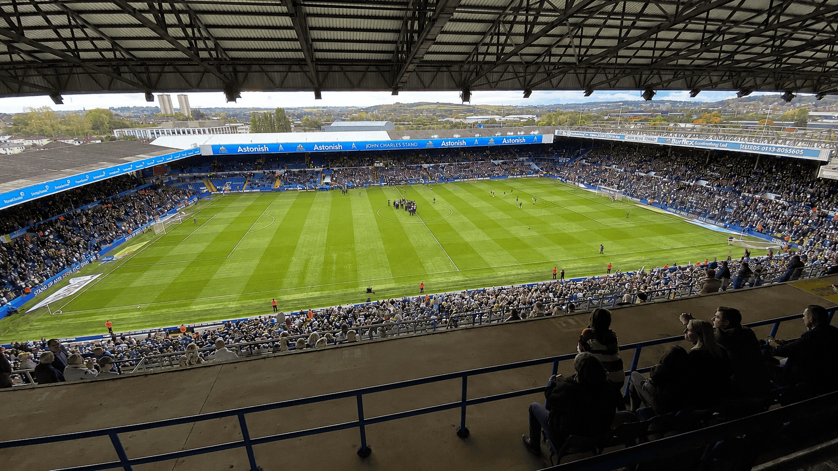 Utsikt fra plasser på langsiden Upper Tier Elland Road Stadion
